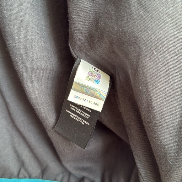 New! UGG® Women’s Marlene Sherpa Jacket Heritage Braid
Faux Fur Jacket Sz M - Picture 14 of 14